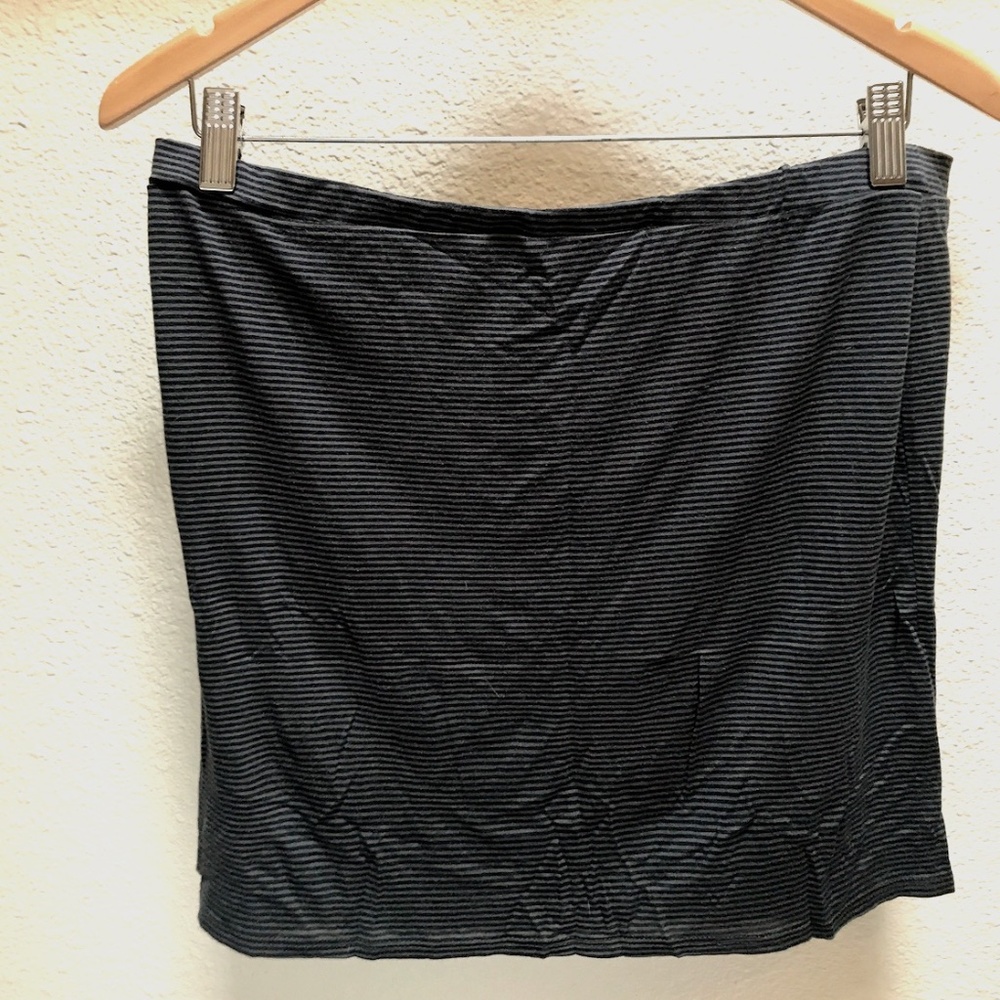 Yoga Skirt. Sense Clothing. Bodycon. size M/L. Stretchy. Striped